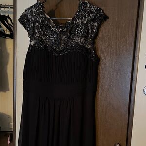 Ever Pretty Black Lace Maxi Dress